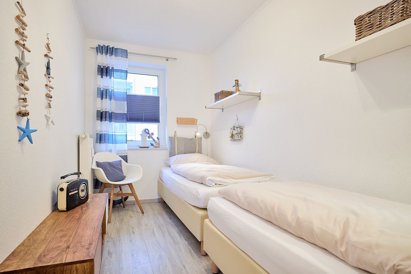 Zweites Schlafzimmer mit zwei Einzelbetten